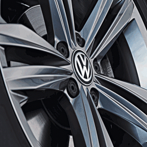Dynamische naafkapjes VW met stilstaand logo.