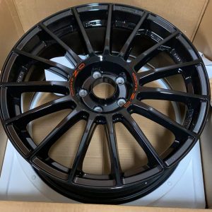 Nieuwe set OZ Racing Superturismo Evoluzione Gloss Black ET44 8,5×19 4 losse velgen. W01852209M4