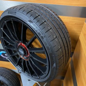 Nieuwe set OZ Racing Superturismo Evoluzione Gloss Black ET44 8,5×19 W01852209M4