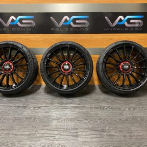 Nieuwe set OZ Racing Superturismo Evoluzione Gloss Black ET44 8,5×19 W01852209M4